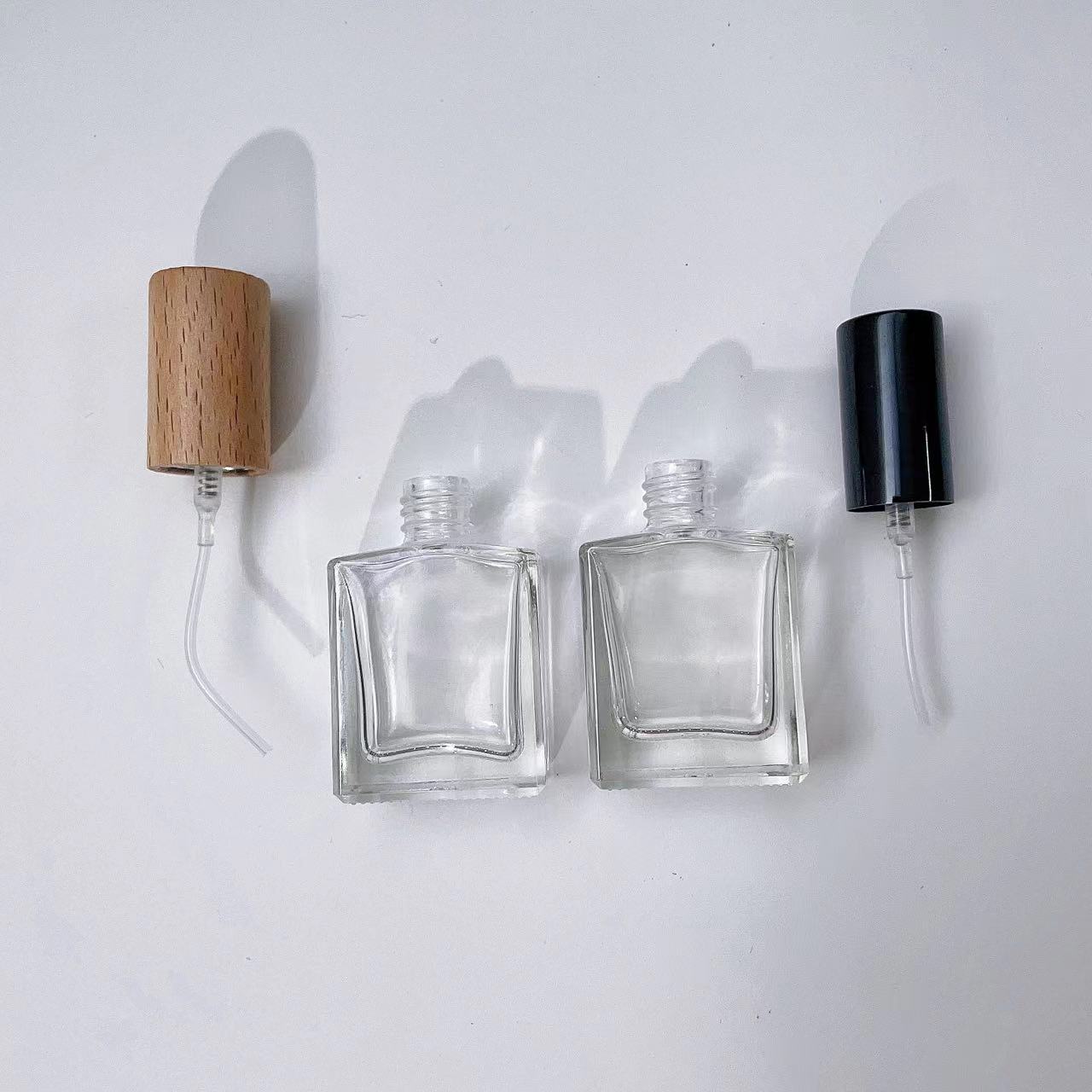 ガラスフレグランススプレー,ポータブル,正方形,詰め替え可能 - Perfume Fragrance House のレビューと価格